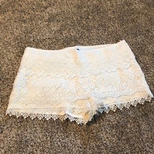 White lace short